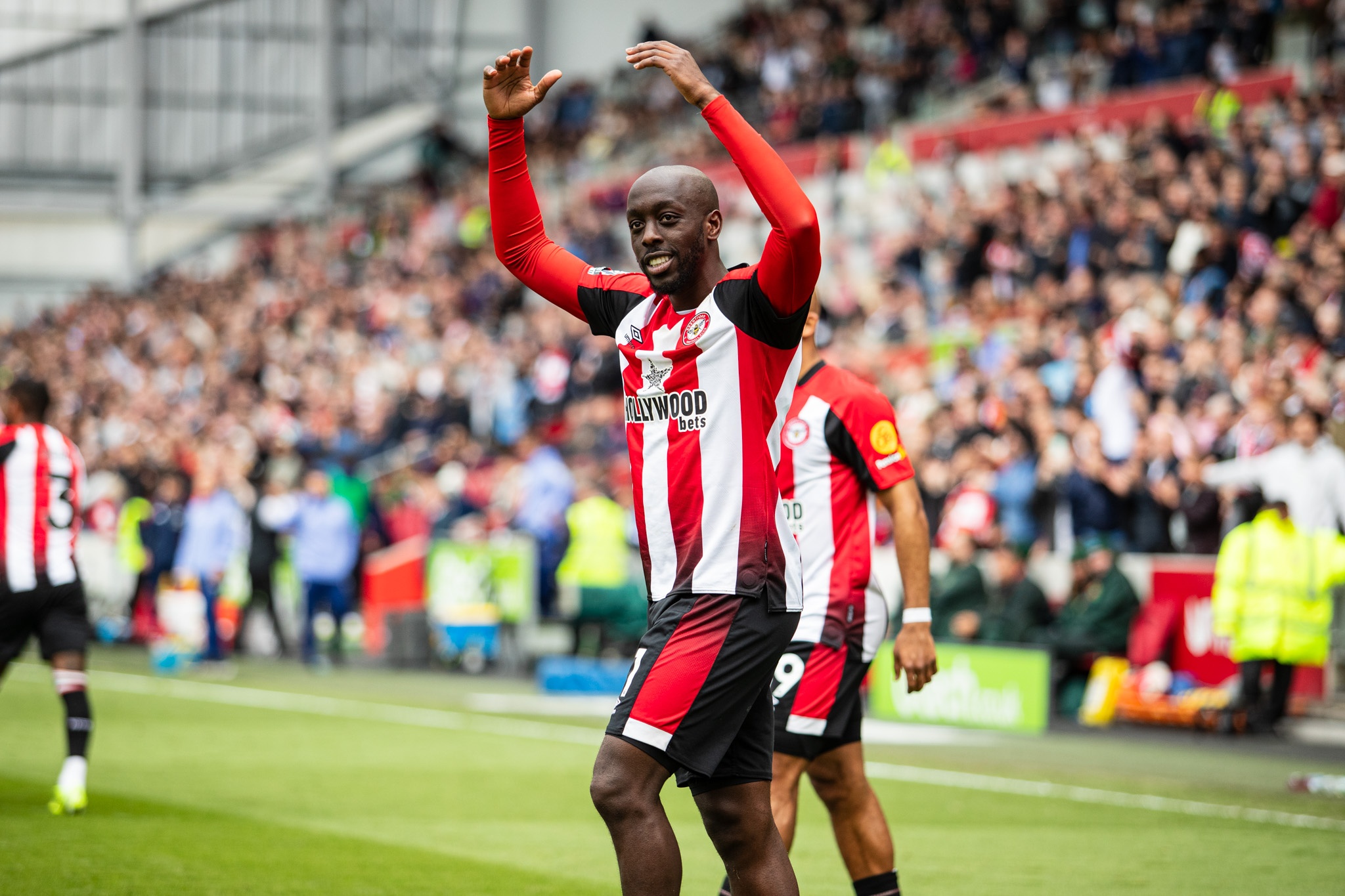 PG模拟器在线-罗马诺：纽卡提出4000万镑新报价，维萨再次向布伦特福德要求转会