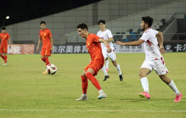 PG模拟器最新版-从失意人到新惊喜 拜合拉木：还得多练练射门+头球